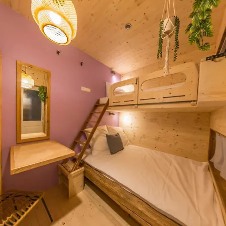 Viertel Hostel *