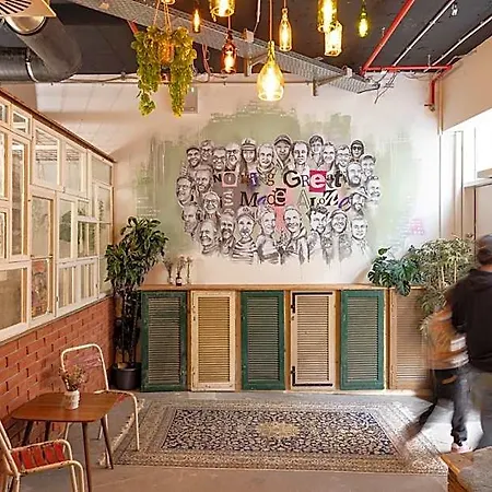 Viertel Hostel *